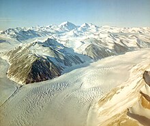 Вид с воздуха на ледник Бирдмора в 1956 году