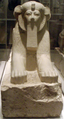 Хатшепсут как Сфинкс — дочь Тутмоса I, соправительница своего двухлетнего пасынка Тутмоса III, вскоре она стала фараоном; Египет значительно процветал под её правлением