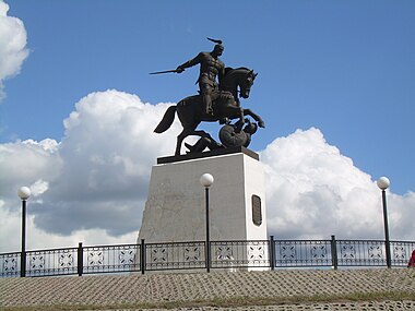 Памятник князю Святославу Игоревичу в селе Холки Белгородской области