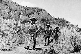 Польский капитан Ян Железник возглавляет патруль 1-го батальона Гамбийского полка, Бирма, январь 1945.