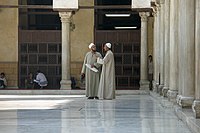 Обучающиеся во дворе Аль-Азхар.
