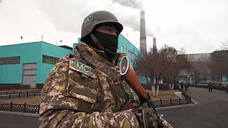 Военнослужащий Киргизии в составе Коллективных миротворческих сил ОДКБ на охране ТЭЦ-2 в Алмате (Казахстан)