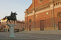 Павия, площадь перед Кафедральным собором