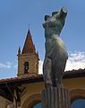 Современная скульптура около церкви Св. Августина