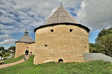 Крепость «Старая Ладога». Климентовская и Воротная башни
