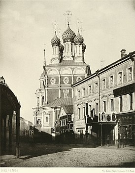 Вид на Ильинку и храм Николая «Большой Крест» от Ильинских ворот. 1882 год.