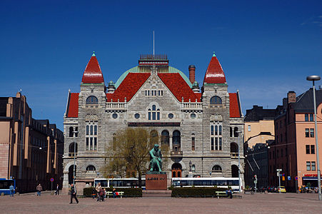 Финский национальный театр перед площадью Раутатиентори