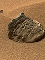 Камень «Эт-Зен» на Марсе, запечатлённый камерой MAHLI, находящейся на борту марсохода «Кьюриосити» (29 октября 2012).