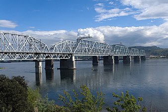 Два железнодорожных моста Транссиба, стоящих рядом