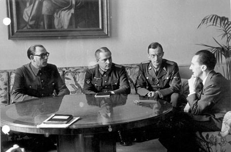 Генералы Власов и Жиленков на встрече у Геббельса, февраль 1945