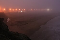Пляж знаменит своими частыми густыми туманами, октябрь 2009 года