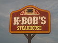 Местный ресторан, K-Bob's Steakhouse, выполненный в стиле Дикого Запада.