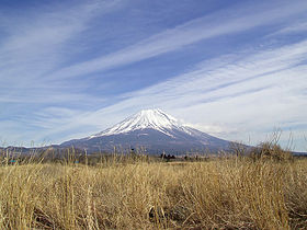 Фудзияма. Вид с запада, недалеко от границы префектур Яманаси и Сидзуока. Фото 20.3.2005 г.
