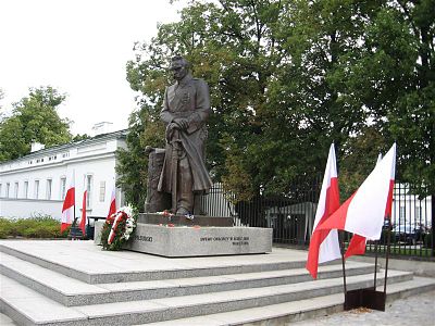 Памятник Пилсудскому в Варшаве
