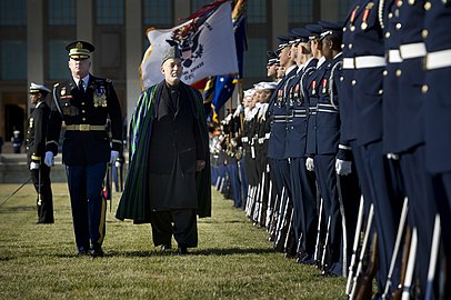 Торжественная церемония прибытия Карзая в Пентагон в 2013 году