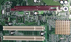 Слот AGP (бордовый) и два слота PCI (белые)