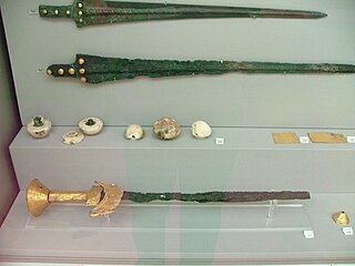 Длинные мечи с навершиями, Микены XVI в до н. э.