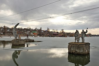 Памятники Рабочим, Труду и Очёрскому машиностроительному заводу в Очёрском пруду