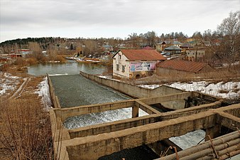 Слив плотины Очёрского пруда