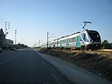 Поезд Sahel Metro неподалёку от Махдии