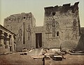 Пилон храма Исиды в начале 1890-х годов