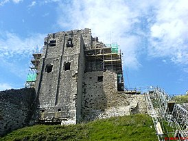Замок в процессе реставрации.