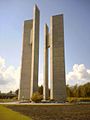 37-метровые бетонные башни-близнецы…