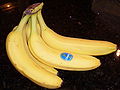Этикетки в виде наклеек на бананах.