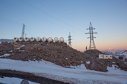 Бочки около нижней станции Гара-Баши (3700 м)