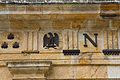 Эмблема имперского орла на фасаде