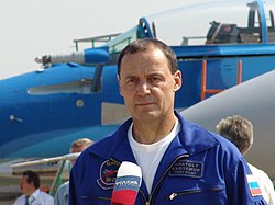 Лётчик-испытатель Анатолий Квочур на авиасалоне МАКС-2007