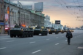 Колонна БТР-80 в Москве