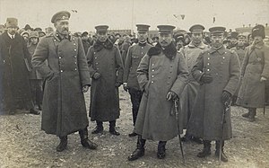 Японские офицеры во Владивостоке с местным командиром генерал-лейтенантом Сергеем Розановым, 1920 год