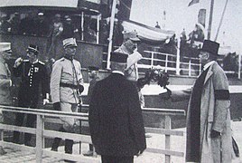 Бригада вернулась в Швецию. Командующего Харальда Хьялмарсонаruen приветствует Свен Пальме, Стокгольм, 30 мая 1918 года