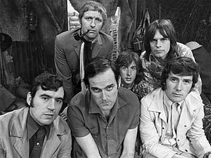 Monty Python в 1969 году * Передний ряд: Терри Джонс, Джон Клиз, Майкл Пейлин * Задний ряд: Грэм Чепмен, Эрик Айдл, Терри Гиллиам
