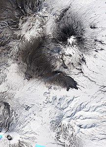 Спутниковый снимок в натуральных цветах, доказывающий что вулкан действующий.