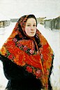 Л. В. Попов «Портрет жены в пёстром платке», (1900-е годы), холст, масло — Оренбургский областной музей изобразительных искусств