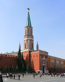 Вид на Никольскую башню с Красной площади, 2014 год
