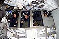 Экипаж миссии STS-107, в двухъярусных кроватях до сна.