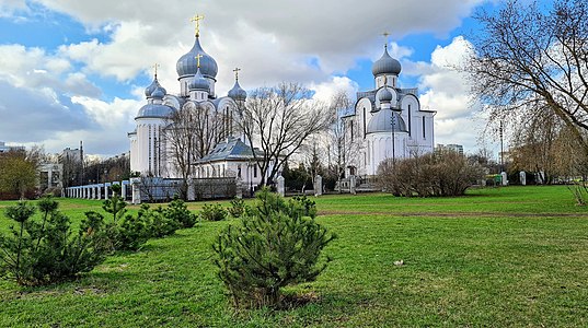 Рождественский и Благовещенский храмы на Пискарёвском пр.