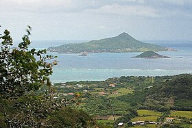 Малый Мартиник, вид с соседнего о-ва Карриаку