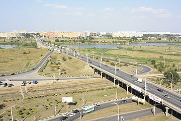 Путепровод, соединяющий новую и старую части города