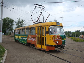 Двухдверный вагон Tatra T3, вид спереди справа