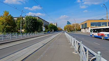 Трамвайные пути (вид на север от улицы Большакова)