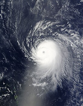 Ураган Айк почти пик интенсивности, к северо-востоку от Подветренных островов, 4 сентября.
