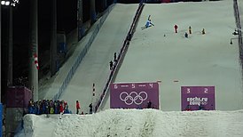 Прыжок олимпийского чемпиона Антона Кушнира на Зимней Олимпиаде в Сочи