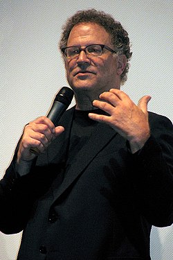 Альберт Брукс на премьере фильма «Драйв» на кинофестивале в Торонто в 2011 году.