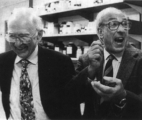 Эдмонд Фишер (справа) и Эдвин Кребс (слева) впервые услышали о том, что удостоены Нобелевской премии, 1992 год.