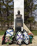 Памятник Фёдору Ушакову в городе Тутаеве