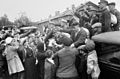 Добровольцев провожают в народное ополчение. СССР, 2 сентября 1941 года. Фото Н. Ф. Боде.